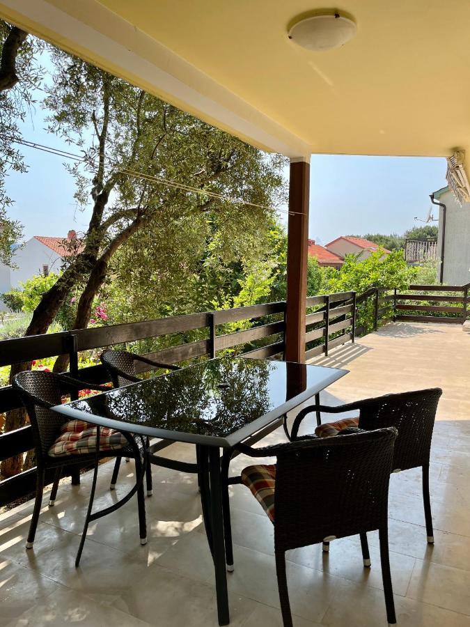 Apartmani Zora Cres Eksteriør billede